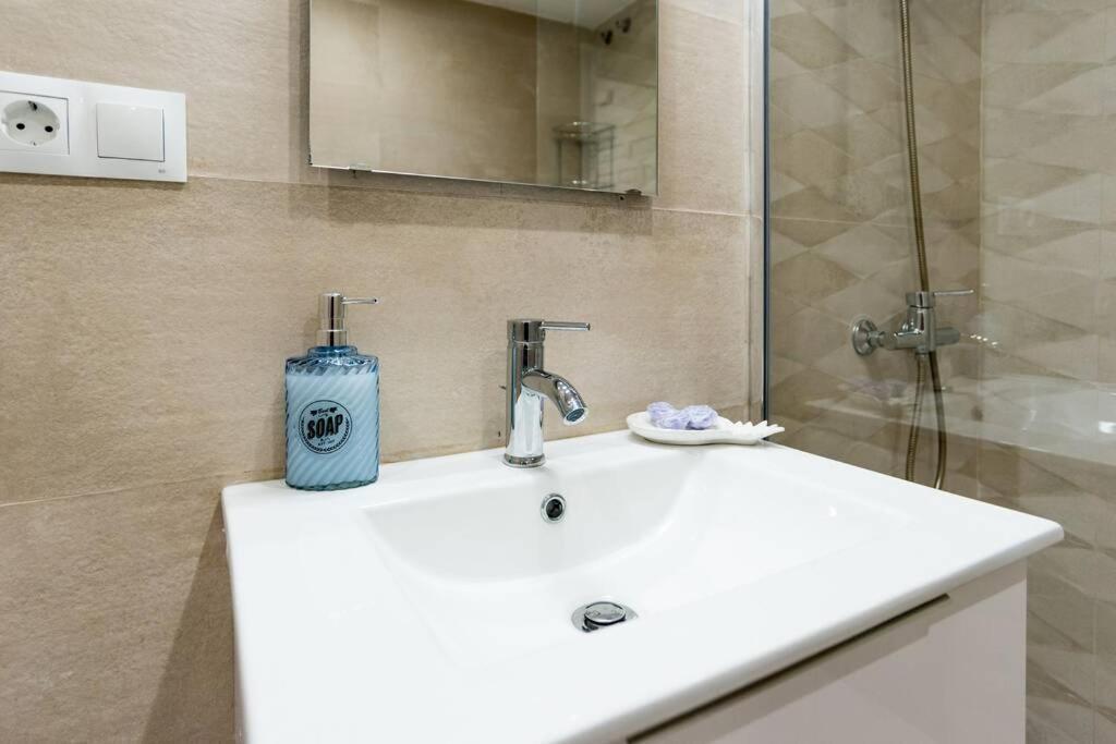 Sol Apartment - C&G Benal Beach Benalmádena Dış mekan fotoğraf